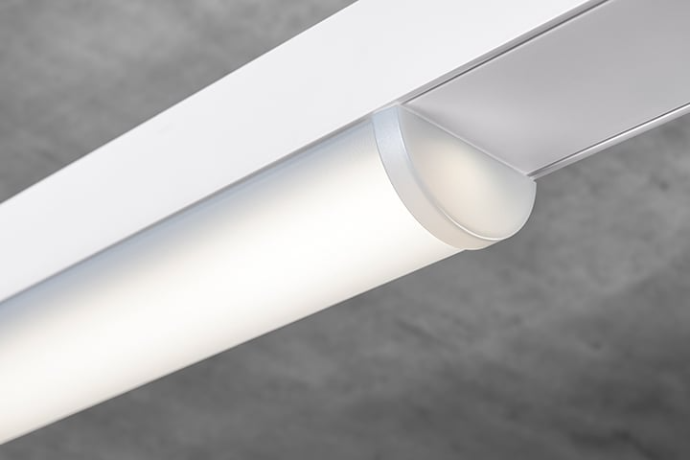 Vue détaillée du luminaire TRIVALITE Perseus avec diffuseur rond