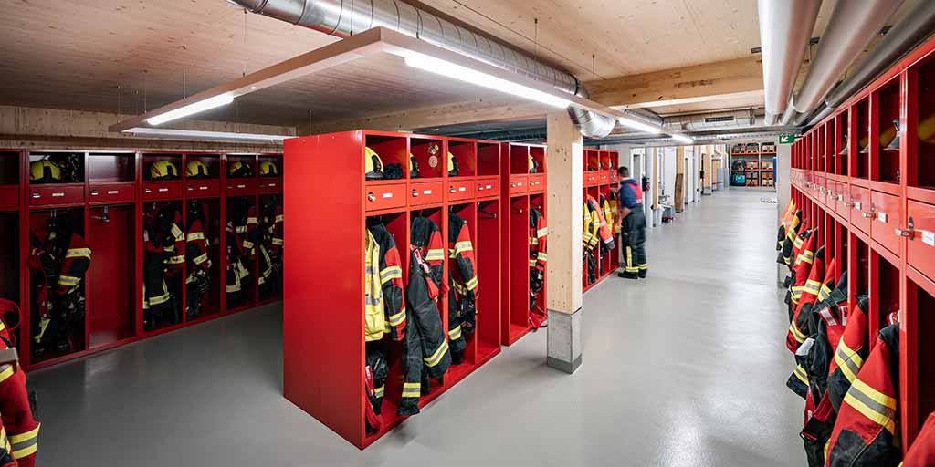 Feuerwehr Kaltbrunn Garderobe mit TRIVALITE Schienensystem-Leuchten