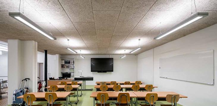 Schulzimmer mit TRIVALITE-Lybra beleuchtet
