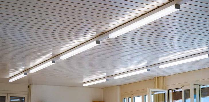 Schulzimmer mit TRIVALITE-Schienensystem beleuchtet