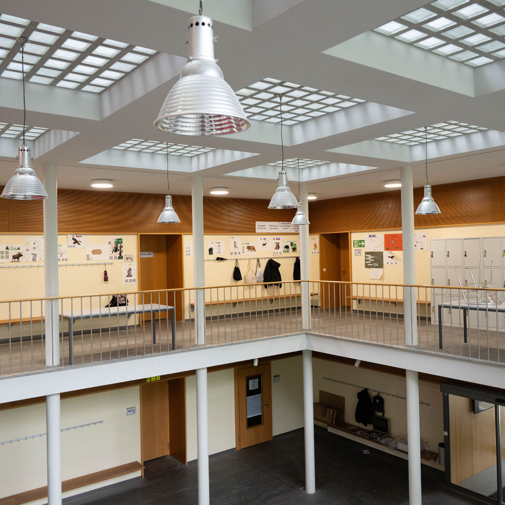 Schulhaus Walenbach in Wetzikon []